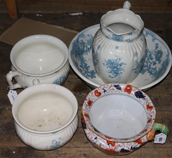 Ironstone chinoiserie-decorated chamber pot and a Melrose four-piece toilet set(-)